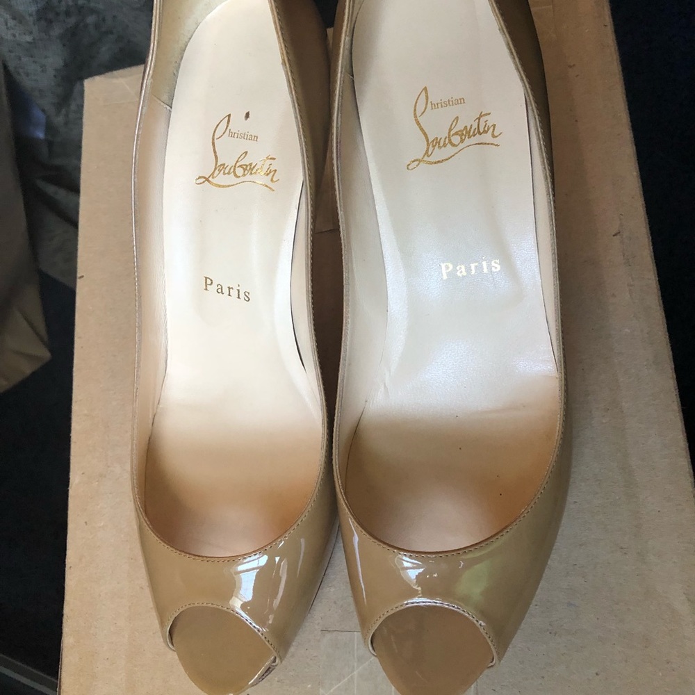 Christian Louboutin Peeptoe Pumps 41/10US